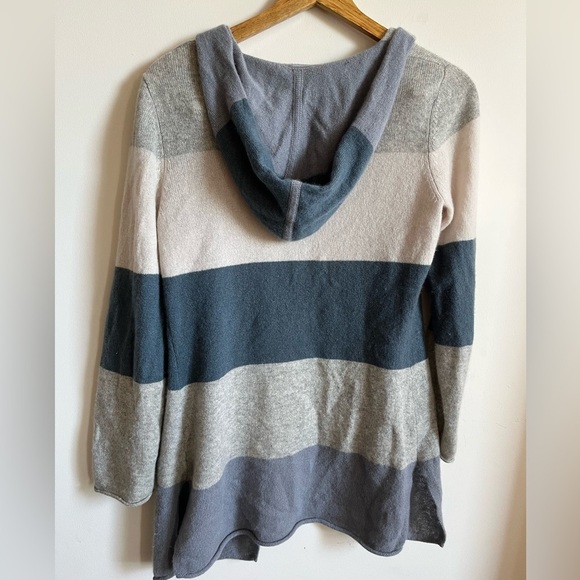 Claudia Nichole 100 % Cashmere Striped Hooded Sweater - Gray and Blue - Picture 6 of 10